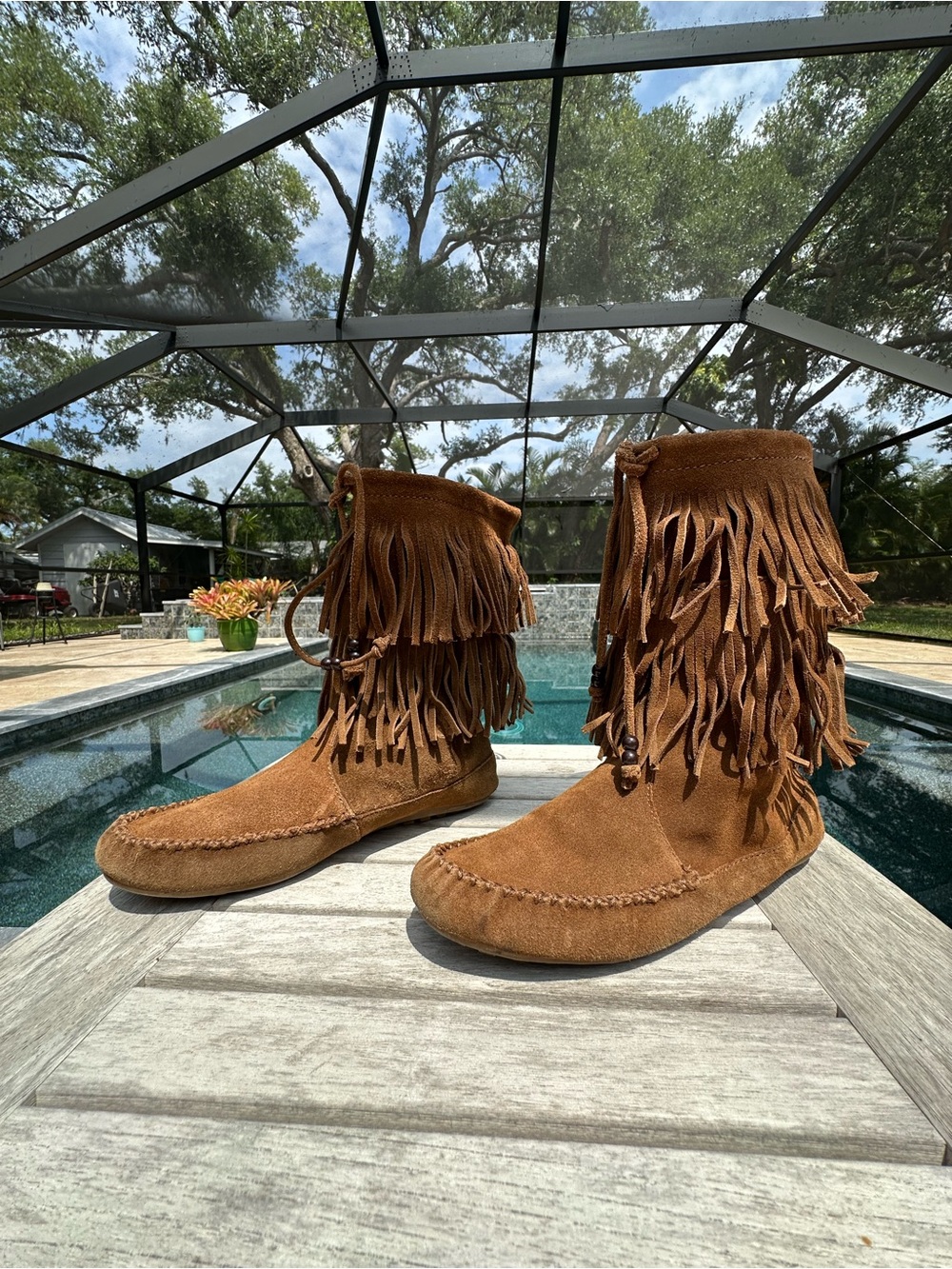 Minnetonka 8.5 Brown Suede 2x Layer Fringe Moccasin 1/2 Calf Texture Rubber Sole